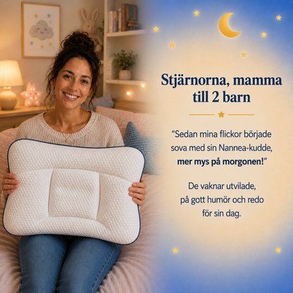 Förälder håller upp Nannea ergonomisk barnkudde #sv #fr